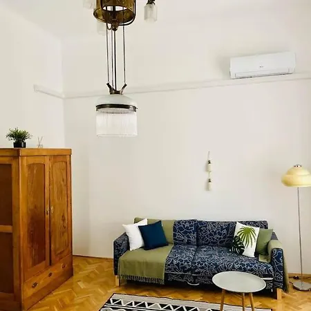 King Apartment *