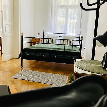 King Apartment *